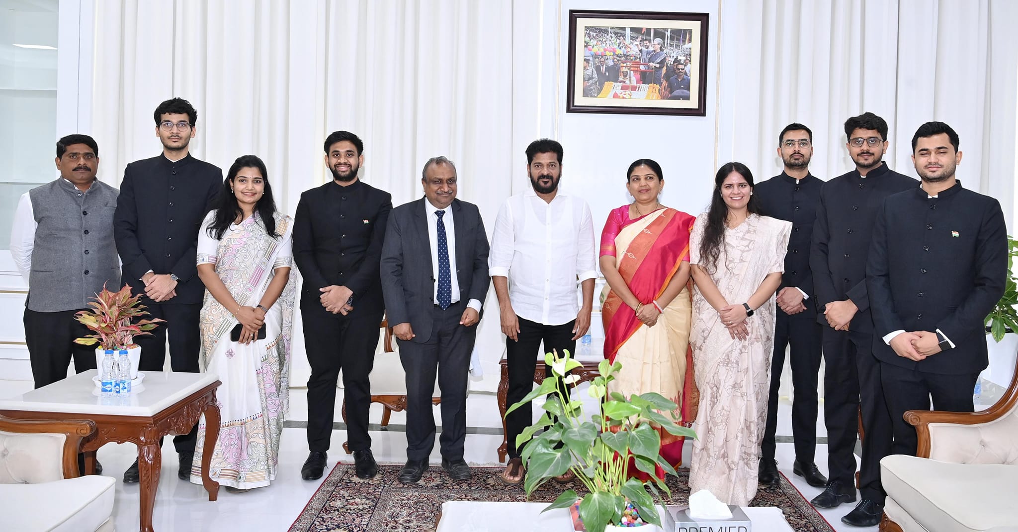 CM held a meeting with Assistant Collectors of IAS-2023 batch ...